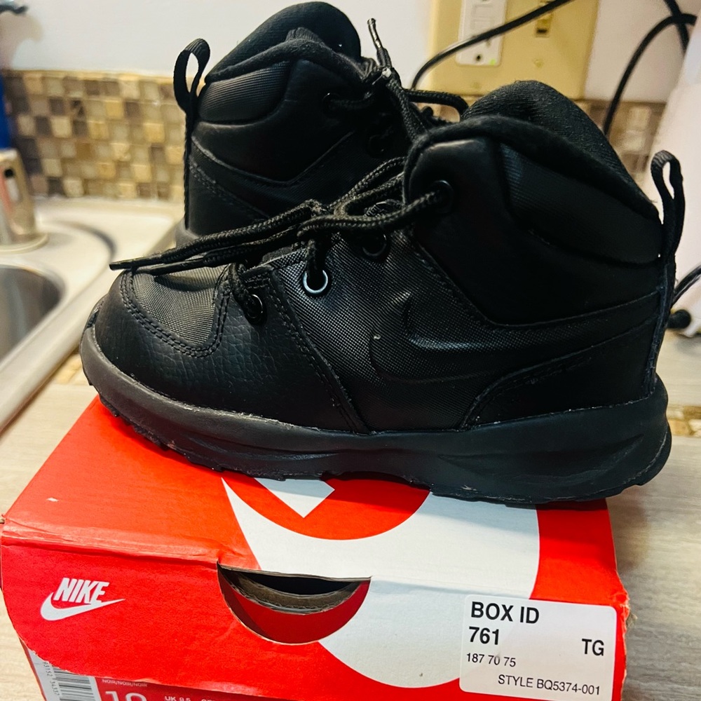 Black Nike Winter boots